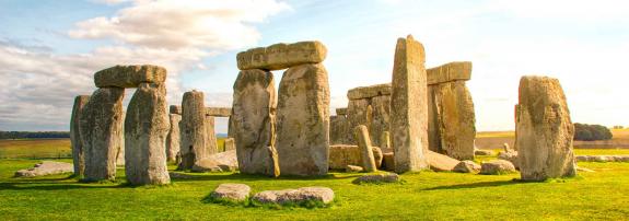 Alle Elemente Feuer, Wasser, Erde, Luft in einem Bild